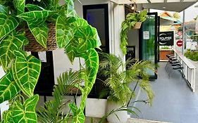Eclipse Hostel And Bar